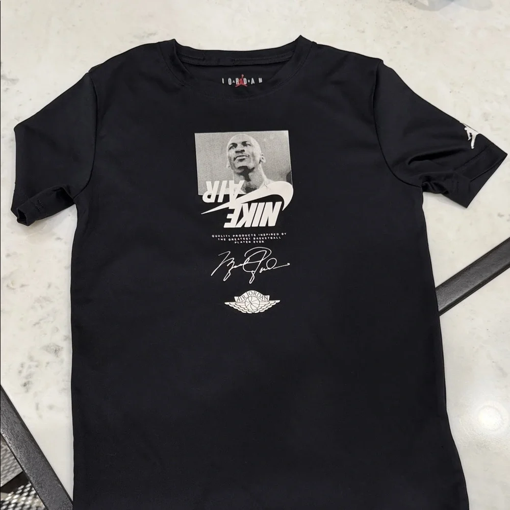 Nike Men's Black Signature Graphic Tee